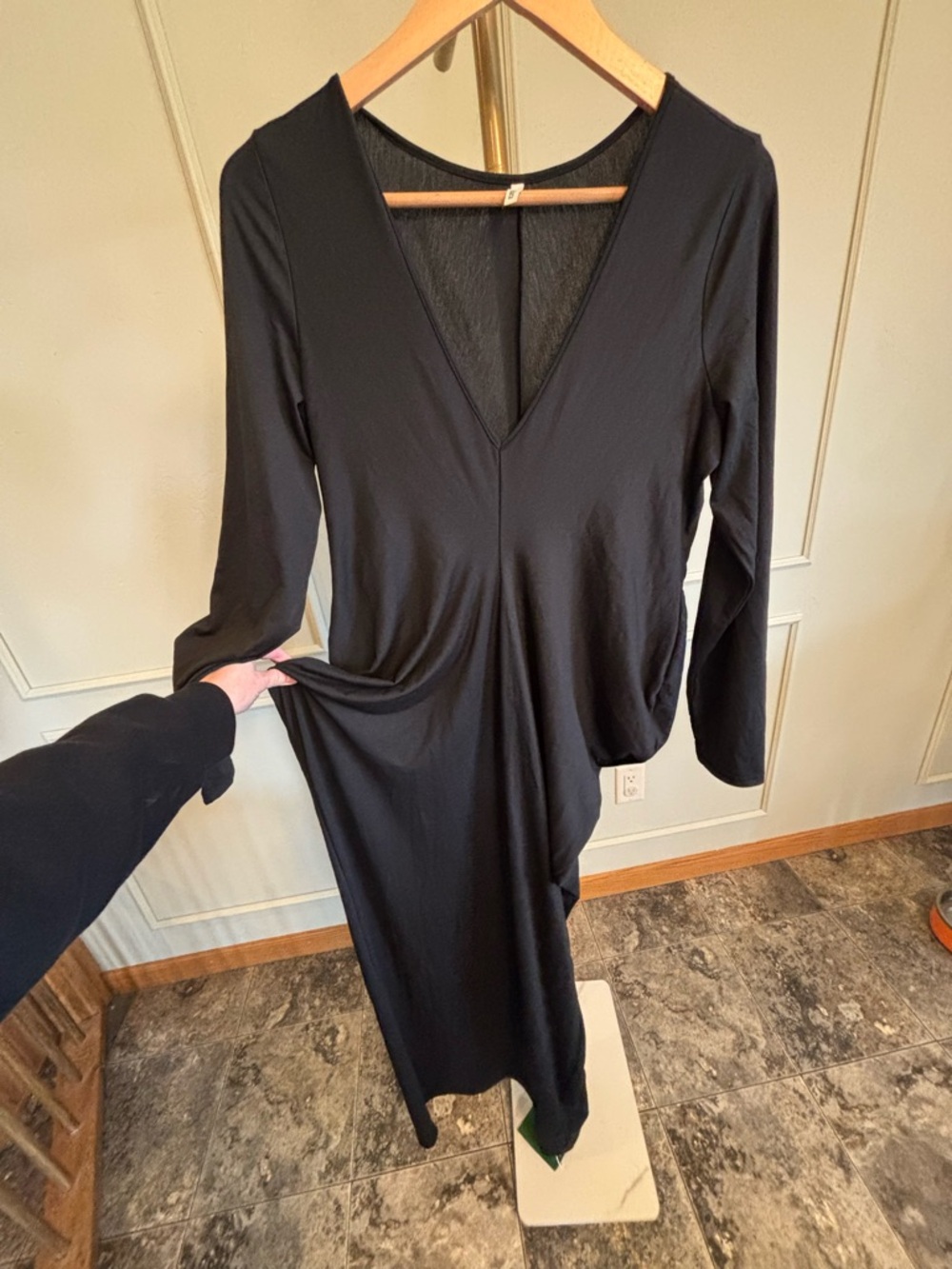 Halara Deep V Neck Long Sleeve
Stacked Ruched Maxi Casual Dress MSRP $52 NWT MED - Picture 3 of 6